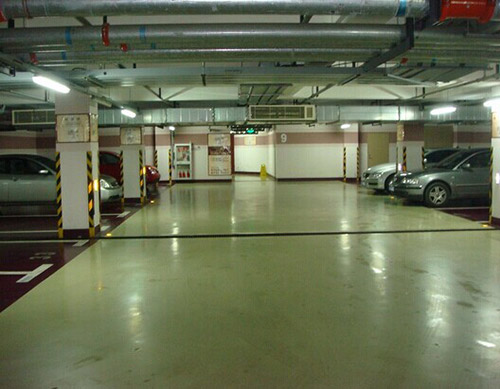 盤錦液壓聚脲設(shè)備(圖1) 地下停車場防腐防水噴涂