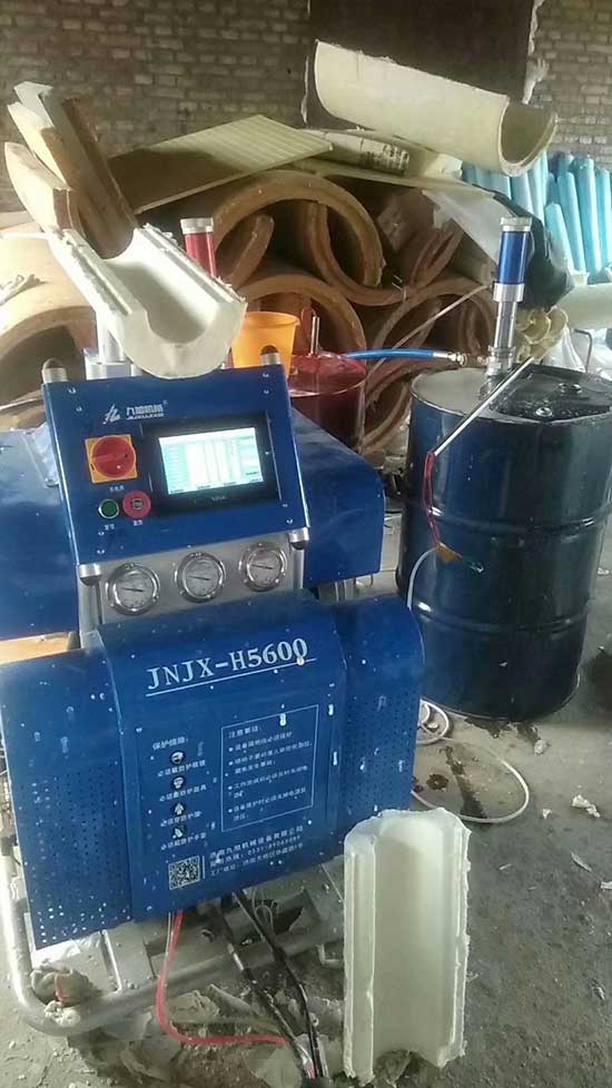 河北聚氨酯噴涂機(jī)(圖1) 多功能聚氨酯瓦殼澆注噴涂機(jī)